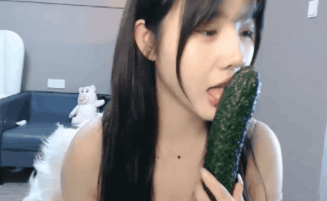 超清纯童颜巨乳小兔牙主播 微肉感激情跳舞视频资源[106M]