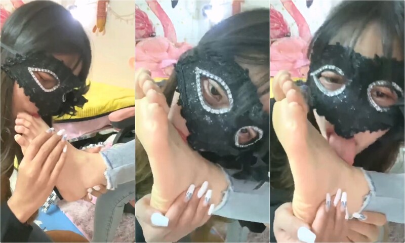 猎奇直播！闺蜜之间舔脚钻裆等奇葩行为博眼球资源[457M]