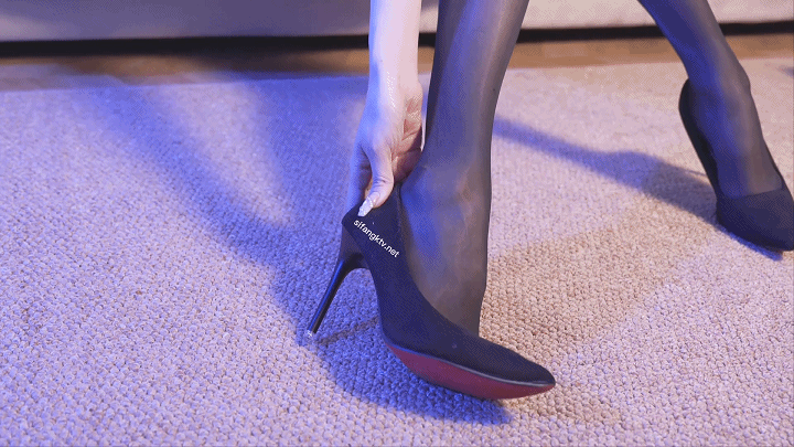 B站170CM【芋圆有点甜】空姐写真丝袜美腿含热舞视频资源[4V+34P-511M]