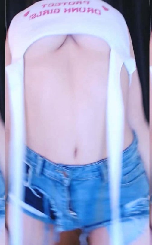 斗鱼主播【酱紫】土豪超火定制丁字制服热舞资源[2V-921M]